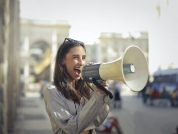 Voz do Consumidor: Desvendando o Poder do Marketing de Conteúdo Gerado pelo Usuário